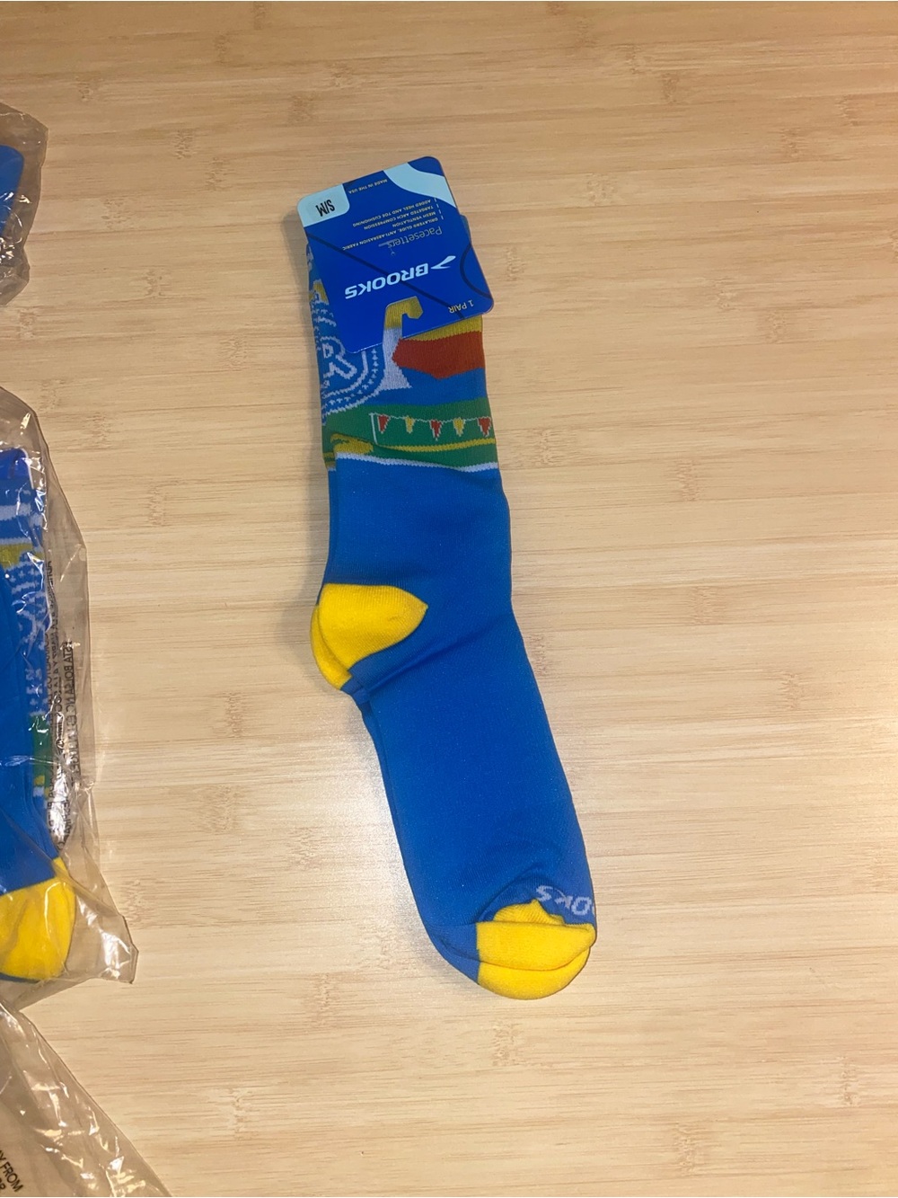 NEW 4 Pairs Brooks Pacesetter Collection Running Crew Socks S/M Made In USA - Picture 7 of 8